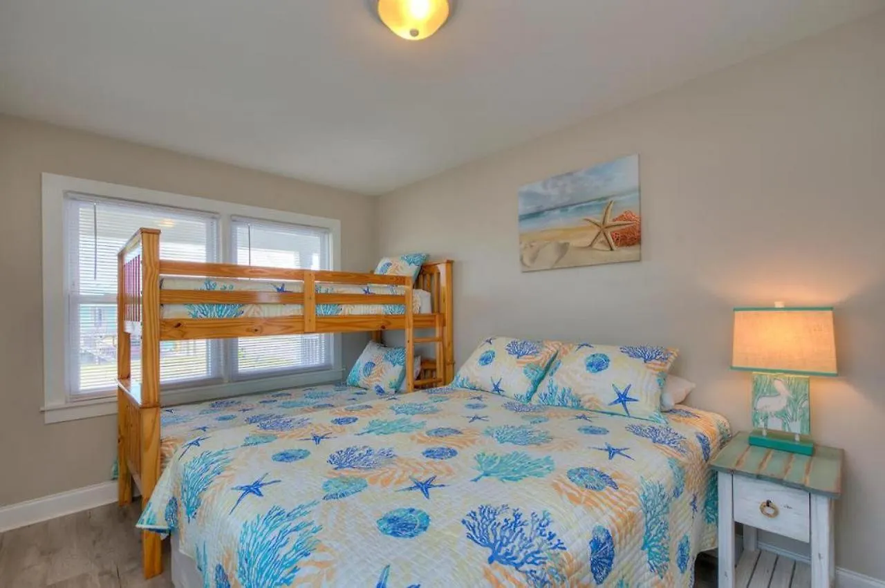Holiday home Because Beachy Woman Oak Island