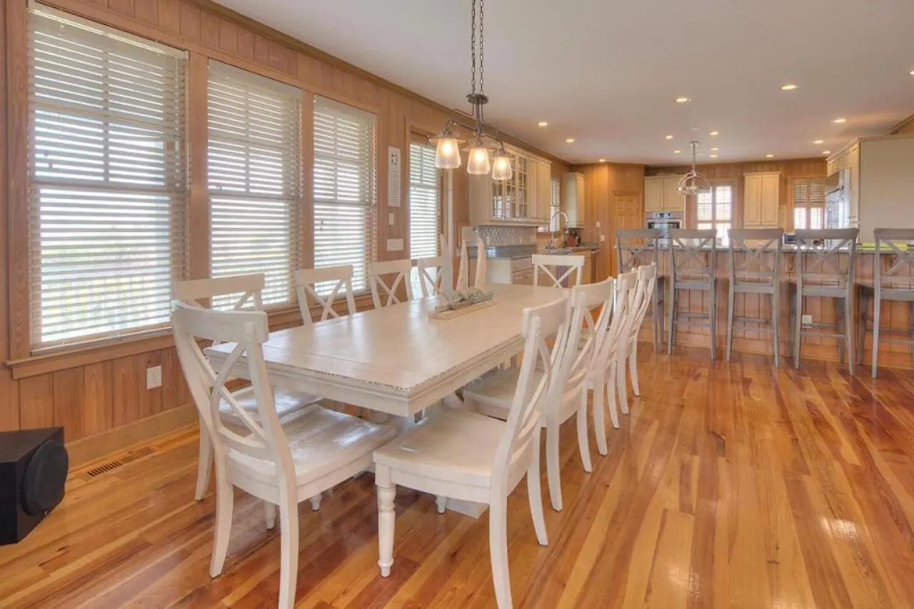 Decked Out Holiday home Oak Island