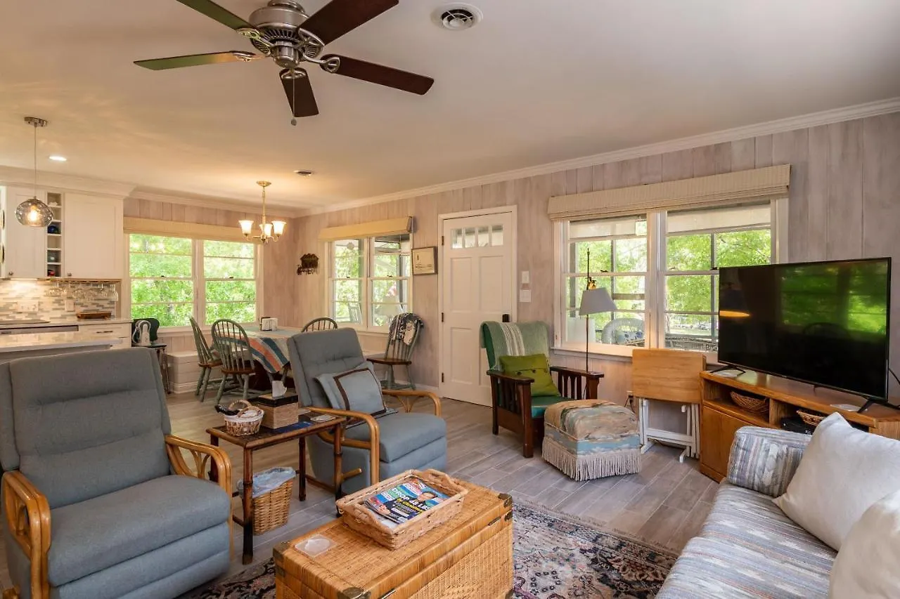 Beaching & Griping By Holiday home Oak Island