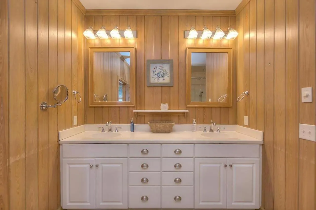Decked Out Holiday home Oak Island