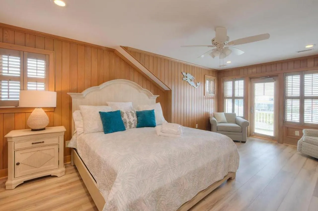 Decked Out Holiday home Oak Island