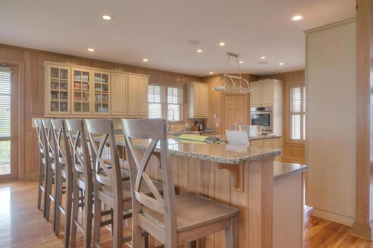 Holiday home Decked Out Oak Island