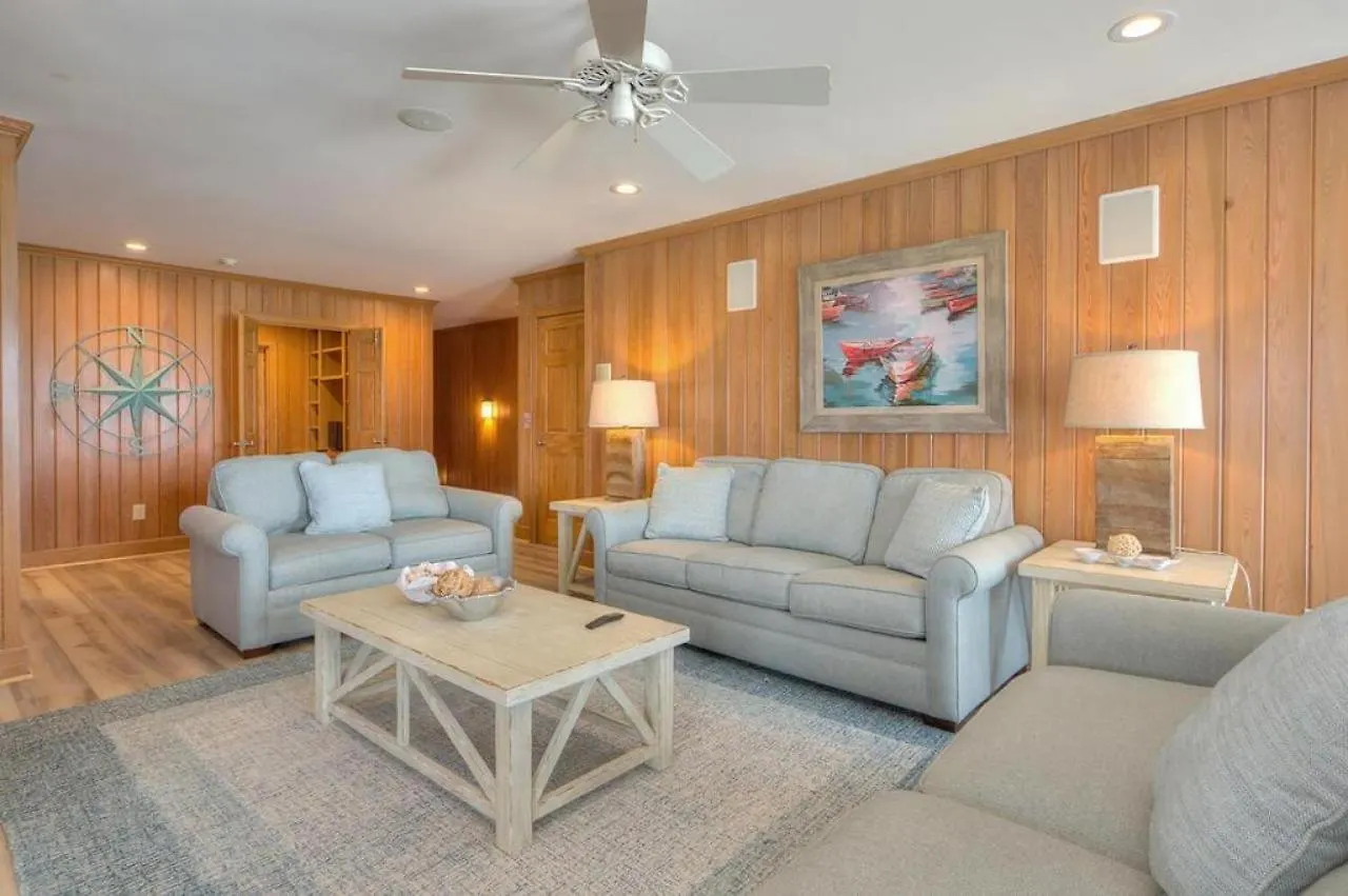 Decked Out Holiday home Oak Island