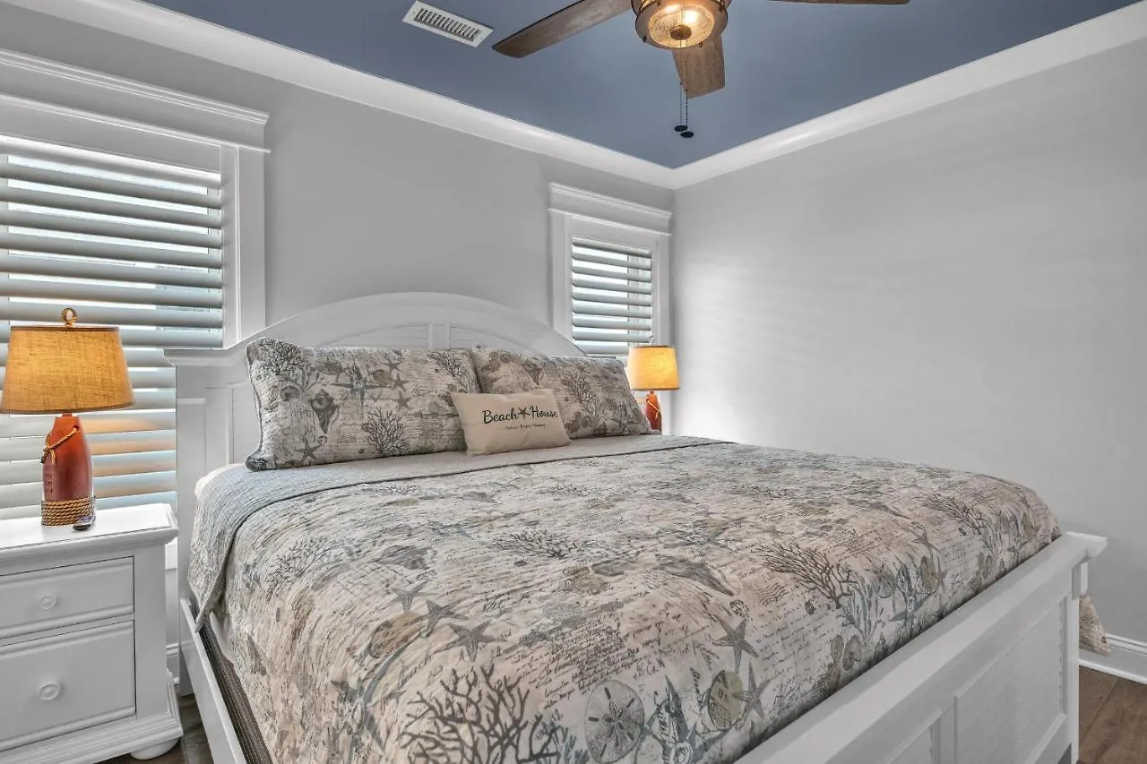 Weekend Rescue Holiday home Oak Island