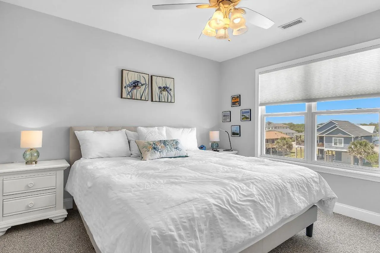40 East Peach Bound By Holiday home Oak Island