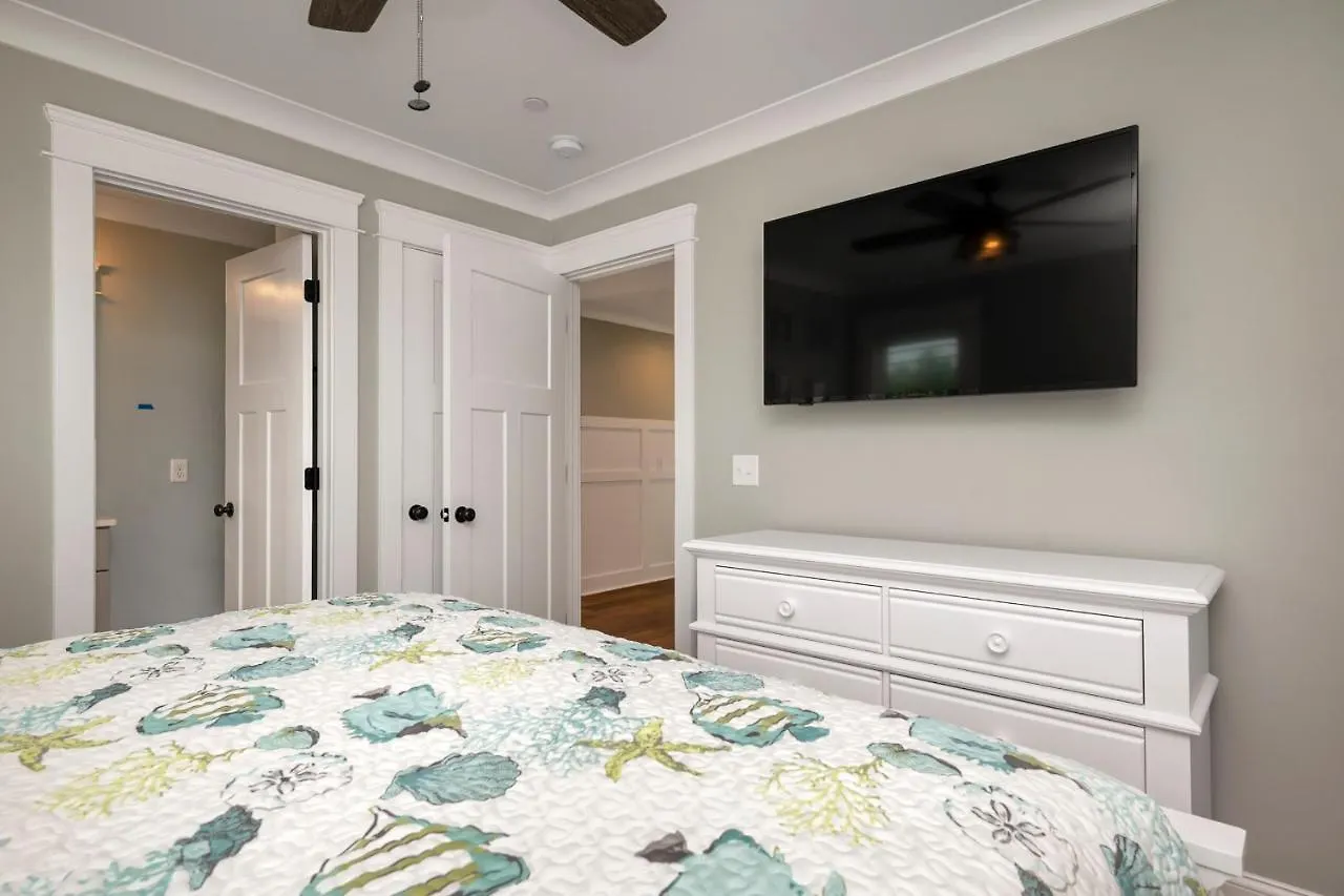 The Dollar Holiday home Oak Island