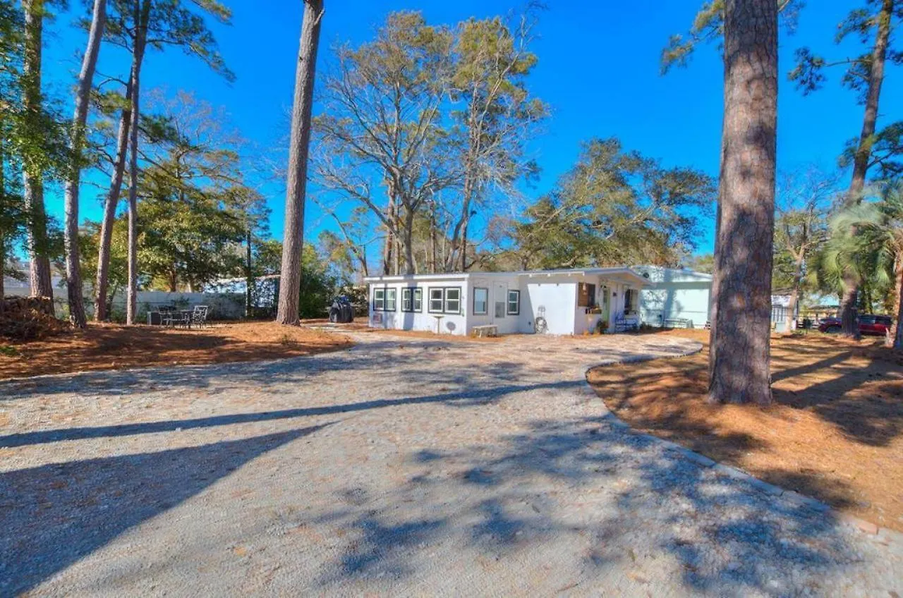 Hemingway's Roost Oak Island