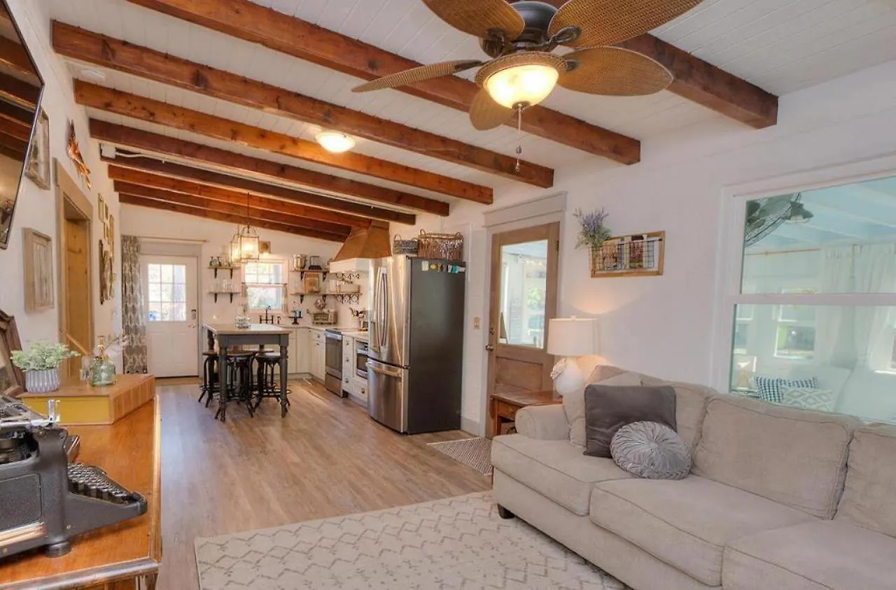 Hemingway's Roost * Oak Island