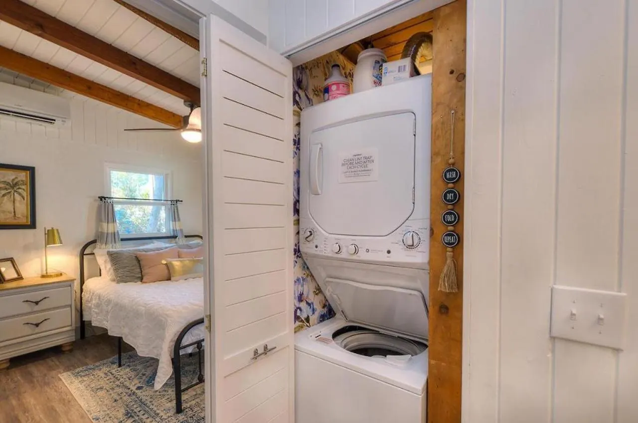 Hemingway's Roost Holiday home Oak Island