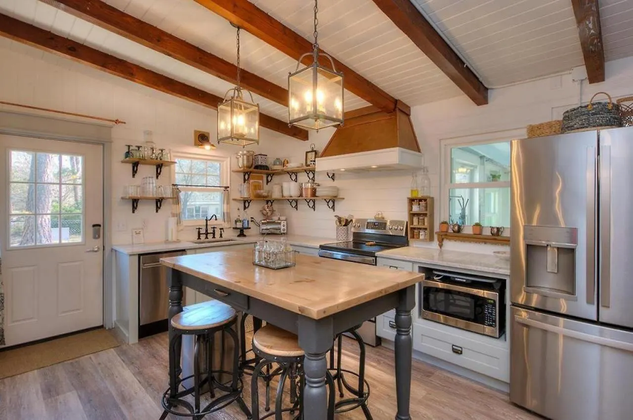 Hemingway's Roost Holiday home Oak Island