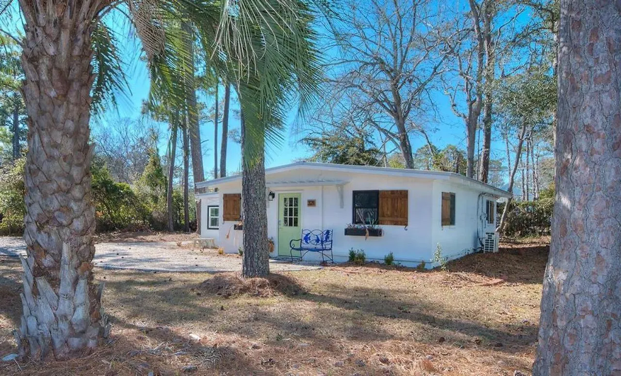 Holiday home Hemingway's Roost