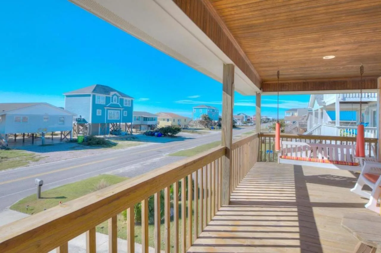 Holiday home Absolute Serenity Oak Island