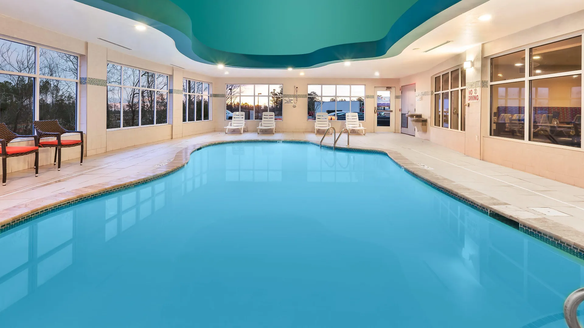 Express & Southport - Area By Ihg 2*