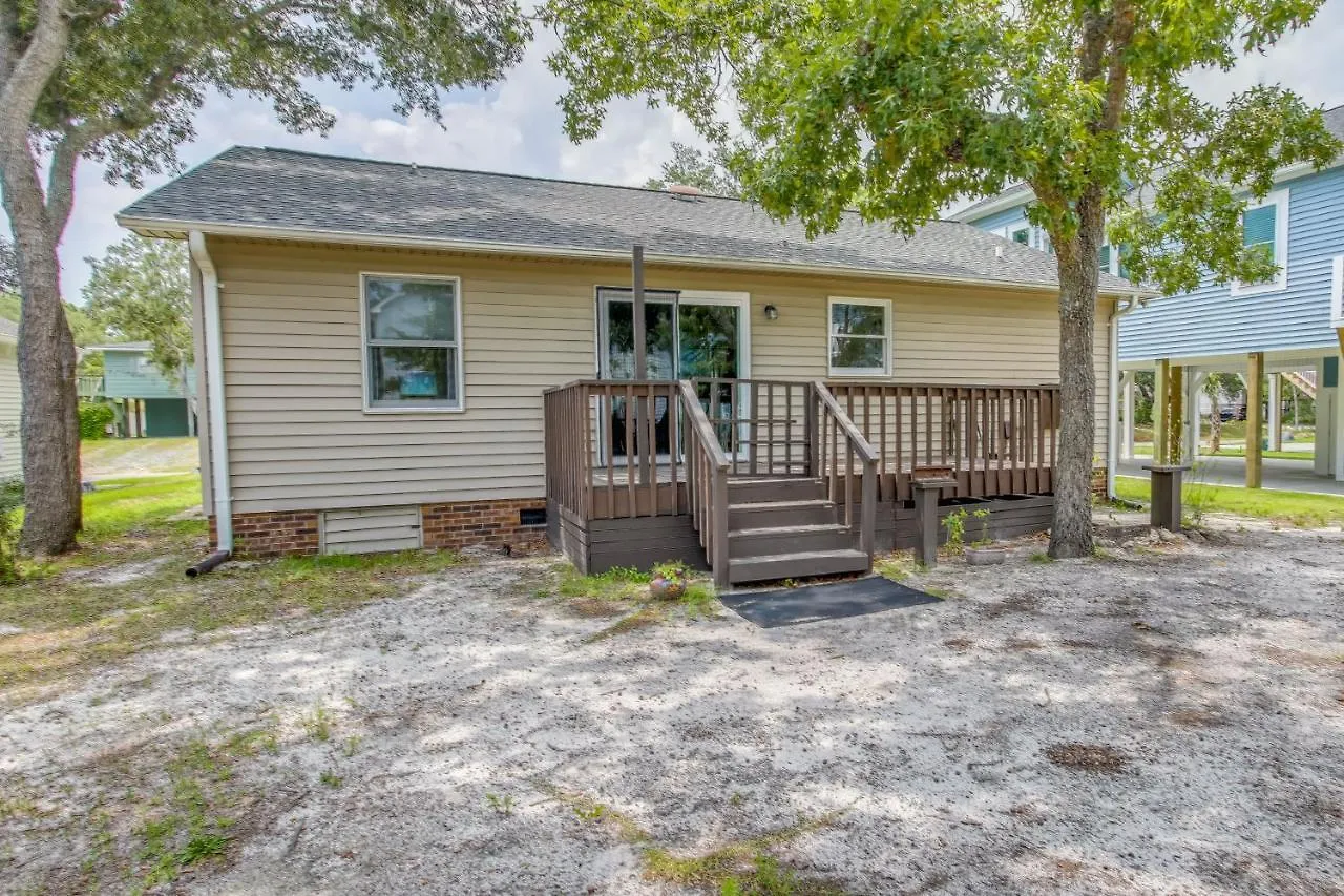 Dog-friendly - 1 Mi To Beach! Oak Island