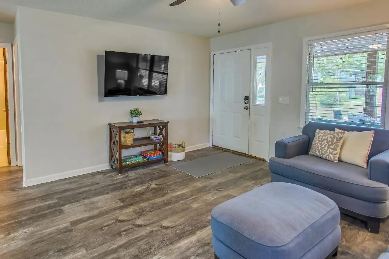 Holiday home Dog-friendly - 1 Mi To Beach!