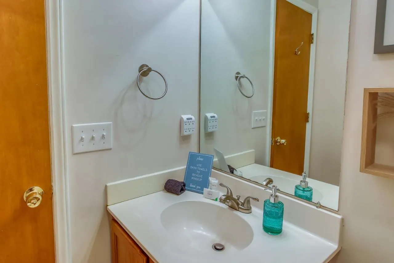 Dog-friendly - 1 Mi To Beach! Holiday home