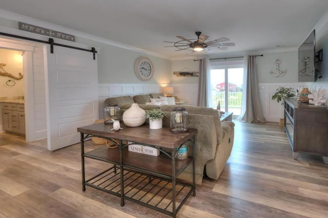 Hawks Landing * Oak Island