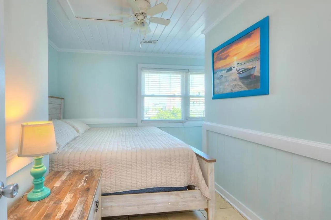 Holiday home The Wave It Is Unit A Oak Island