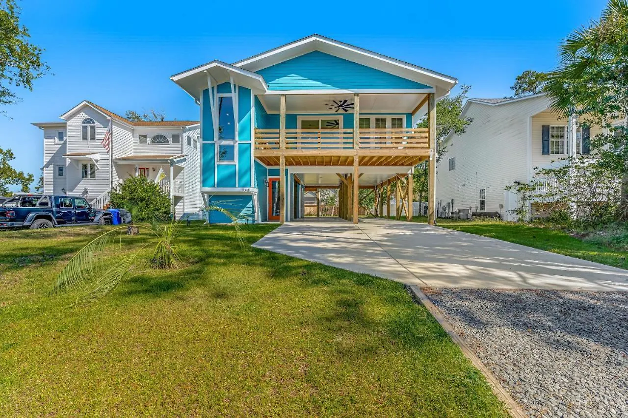 Holiday home Salty Swan Oak Island