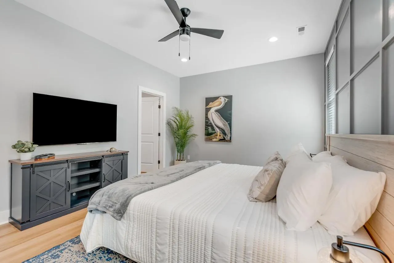 Holiday home Salty Swan Oak Island