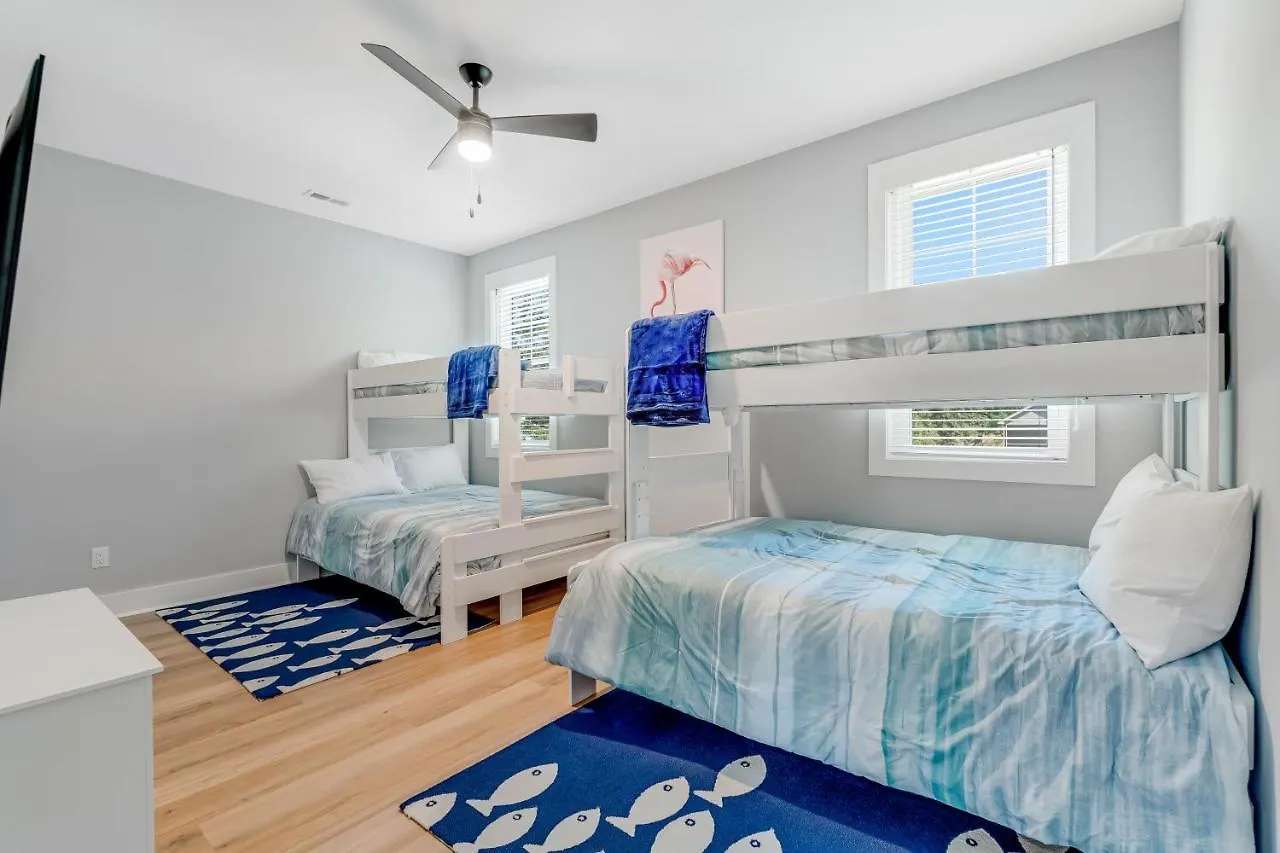 Holiday home Salty Swan Oak Island