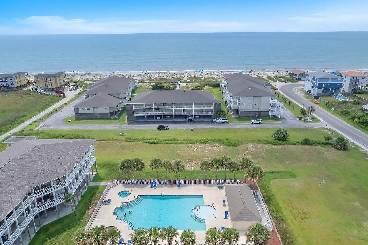 Holiday home Whispering Waves Oak Island