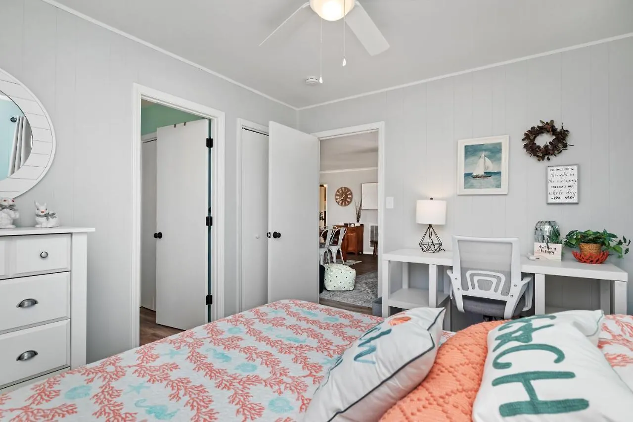 Holiday home The Lazy Pelican Oak Island