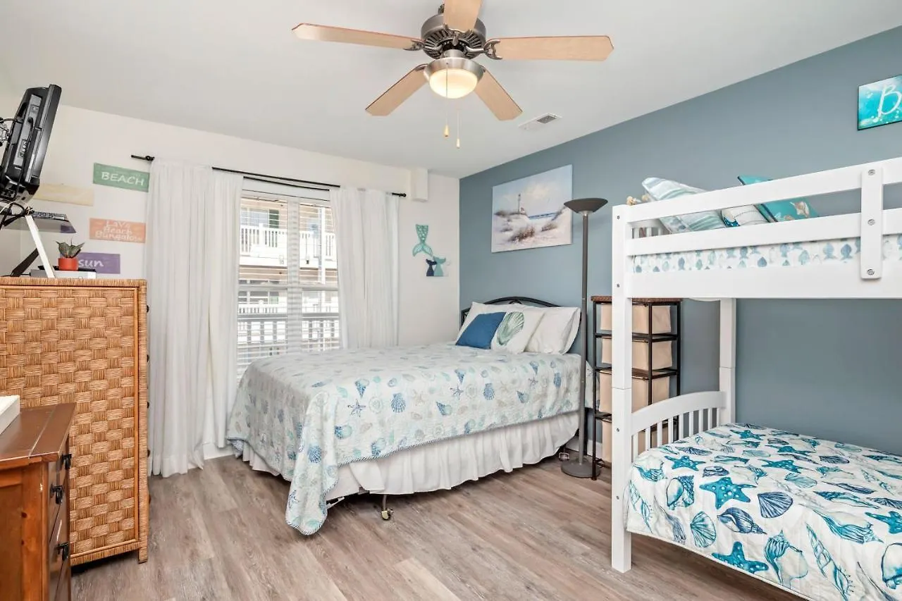 Lava Holiday home Oak Island