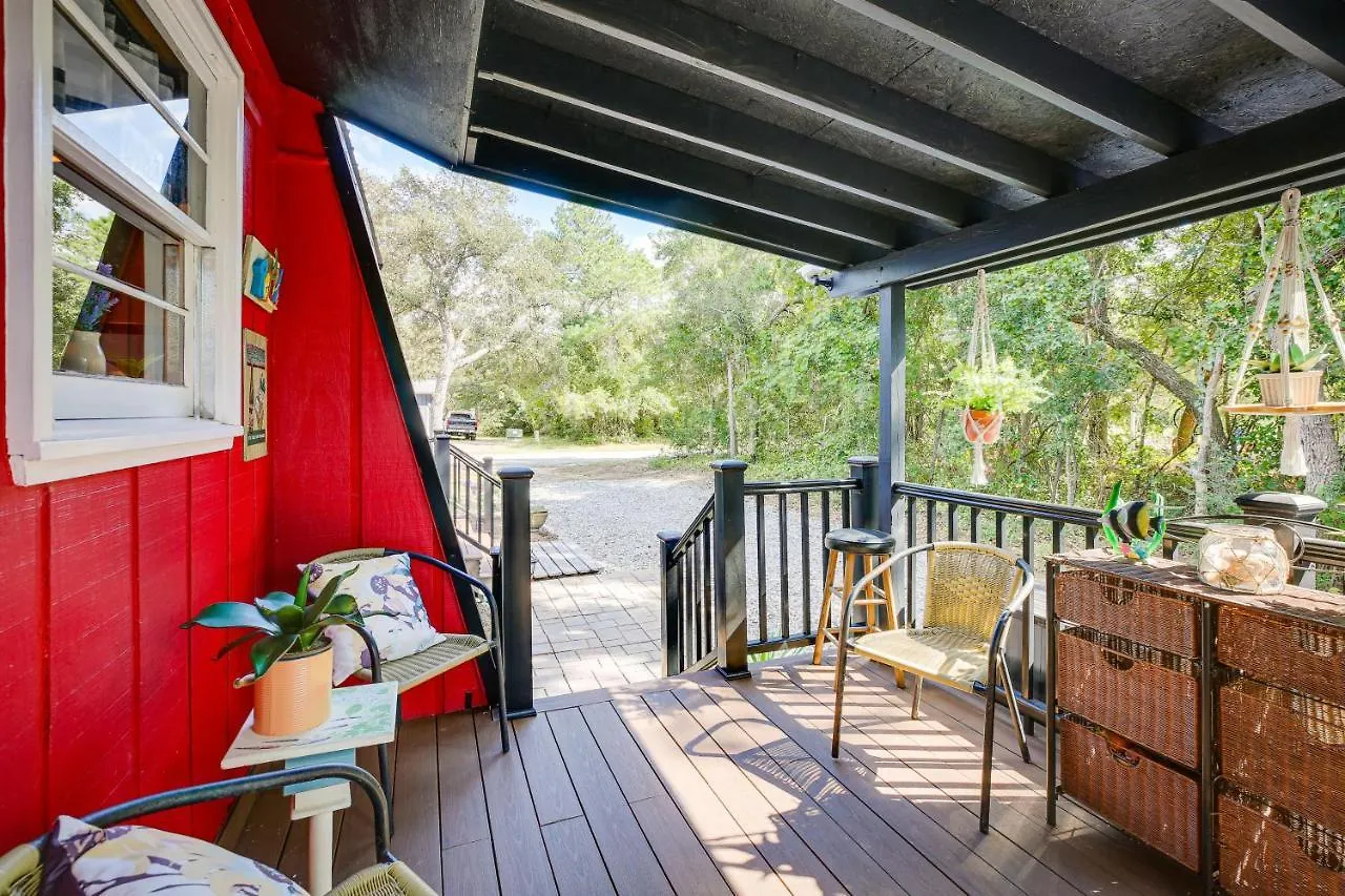 Holiday home Vacation With Decks, Walk To Oak Island
