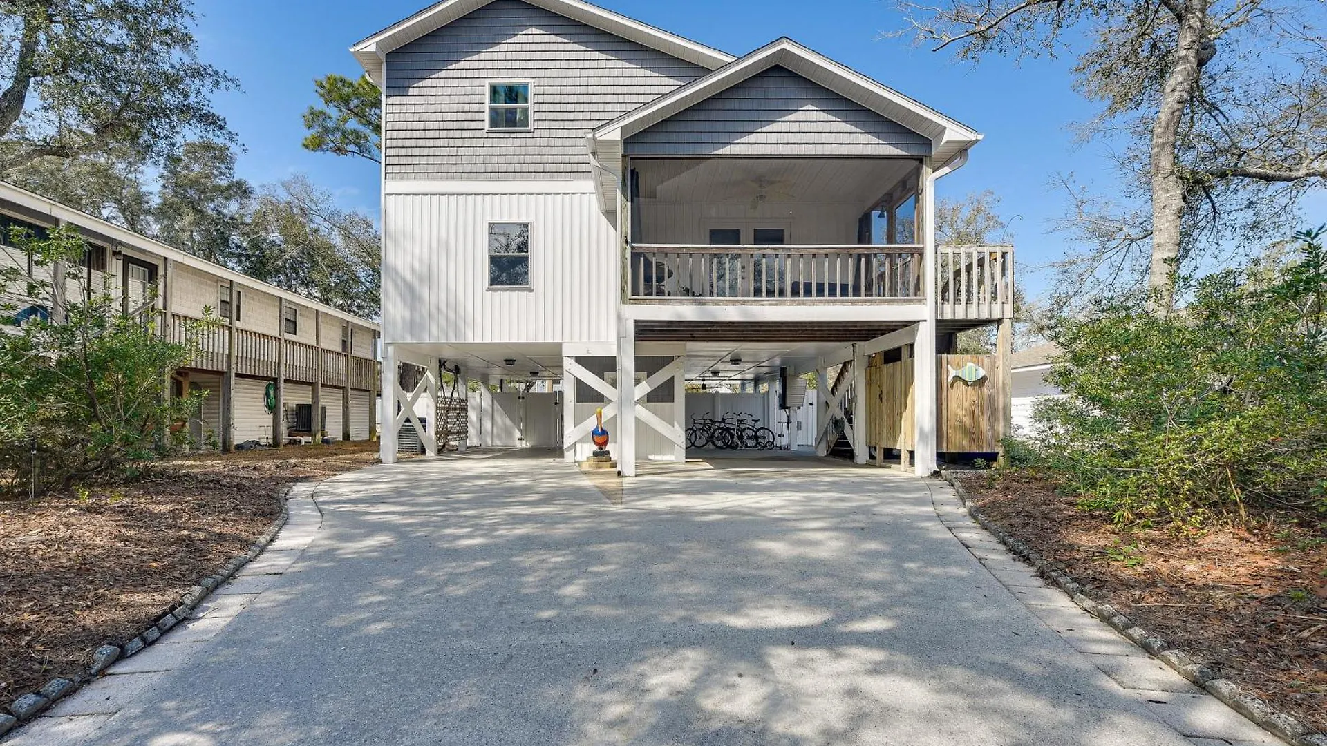 With Pool Walk To Long Beach! Holiday home