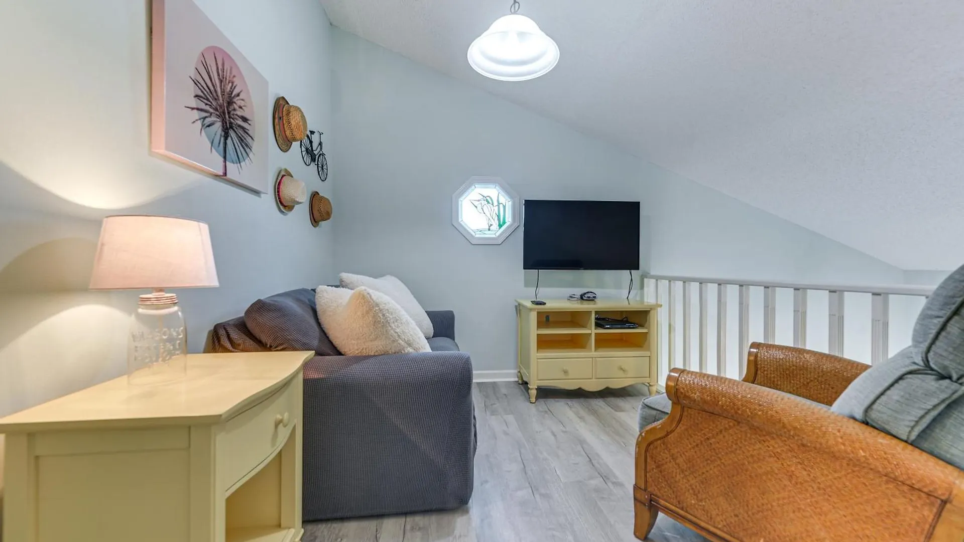 Holiday home With Pool Walk To Long Beach! *