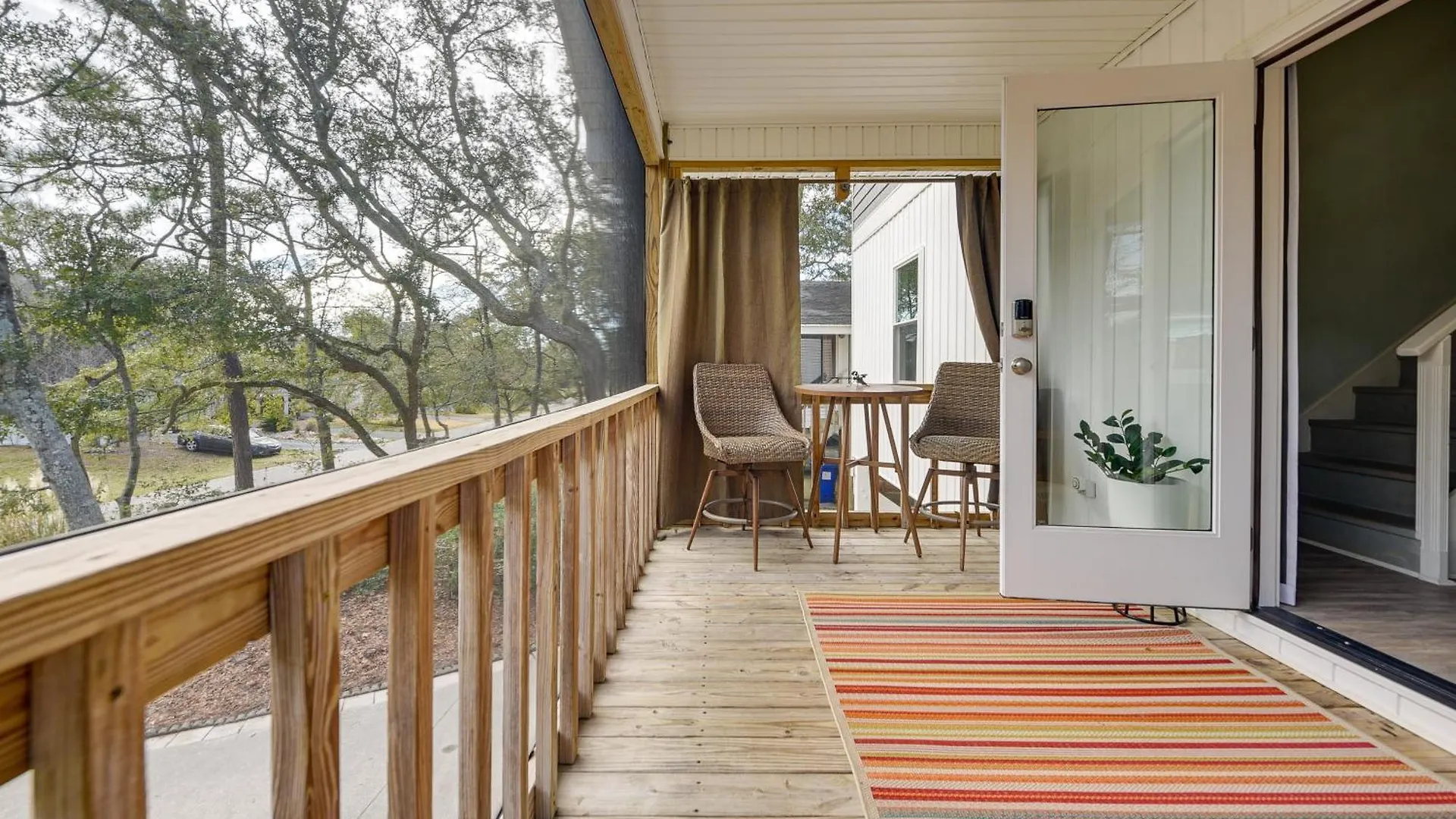 Holiday home With Pool Walk To Long Beach!