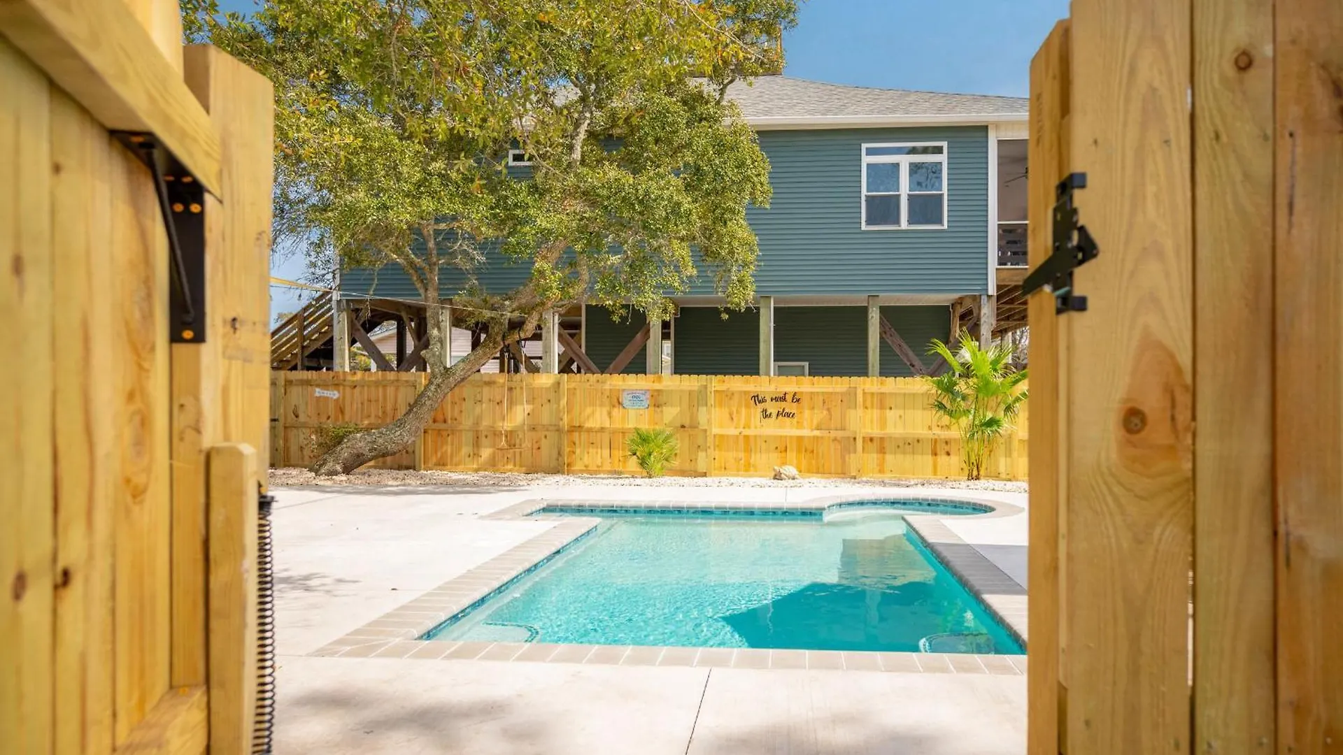 The Lazy Pelican Holiday home *