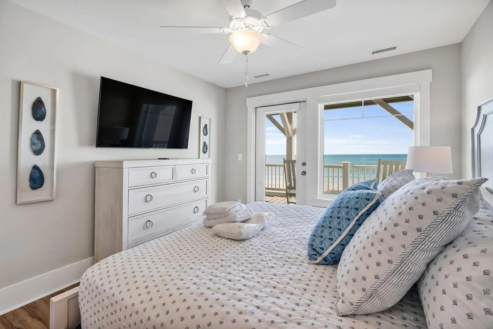 Karefree Oak Island