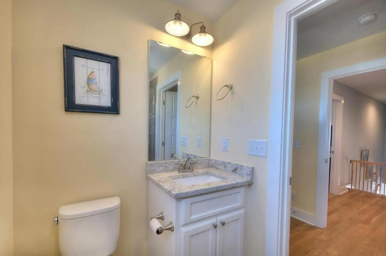 4003 E Drive *