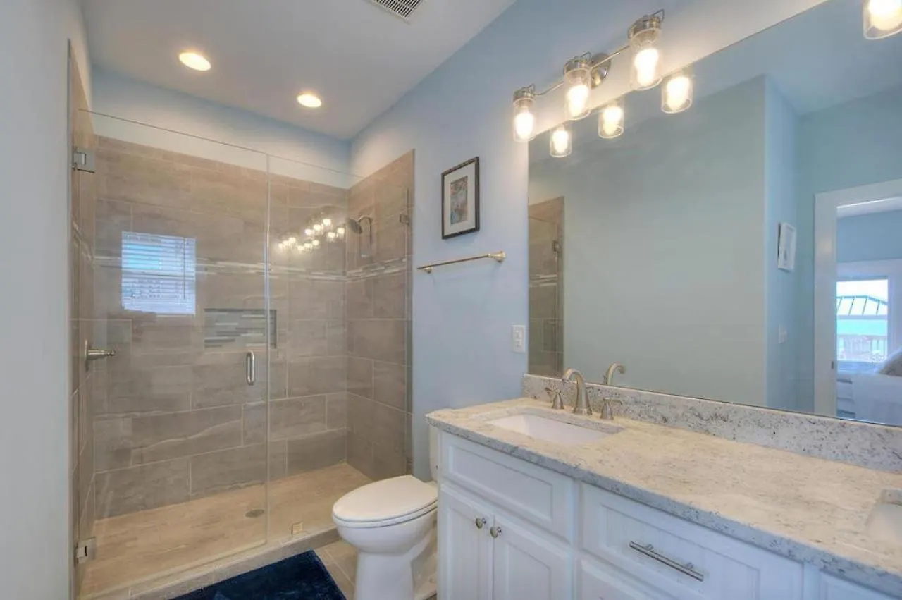 4003 E Drive * Oak Island