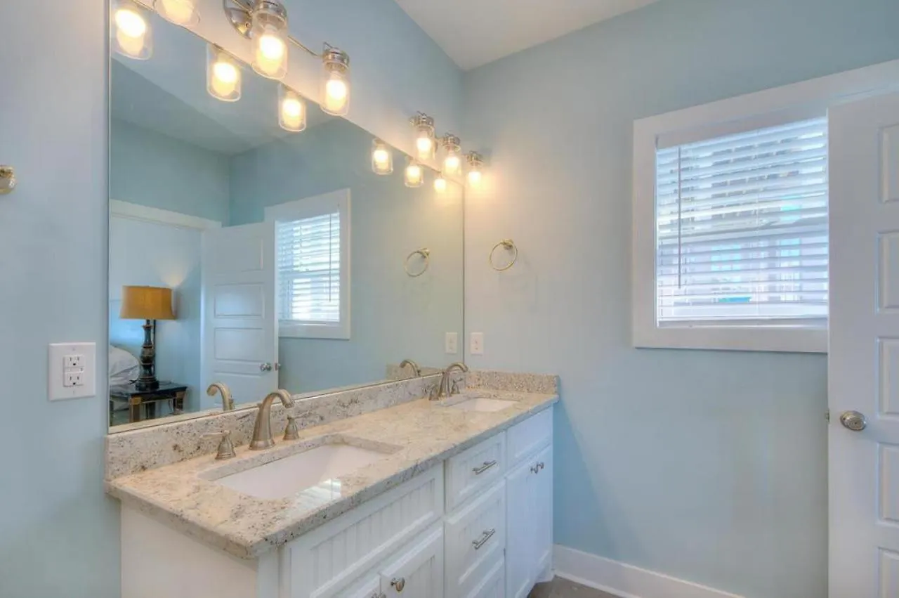 4003 E Drive Holiday home *