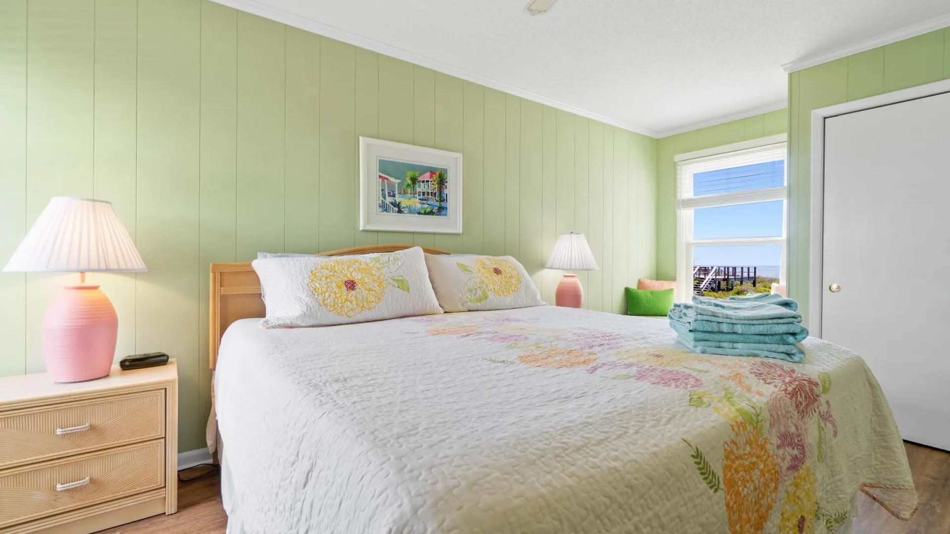 A Coconut Hut Brunswick Vacation Holiday home Oak Island