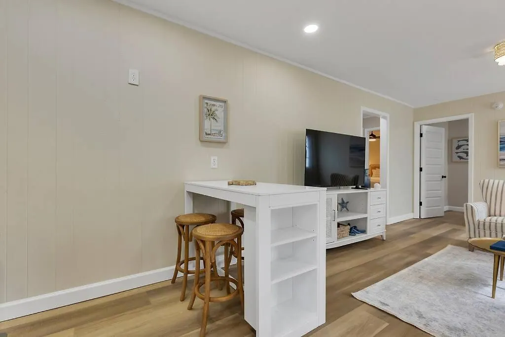 Holiday home Coastal 3bd One Block From Scenic Walkway