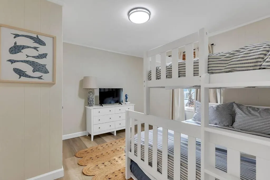 Coastal 3bd One Block From Scenic Walkway