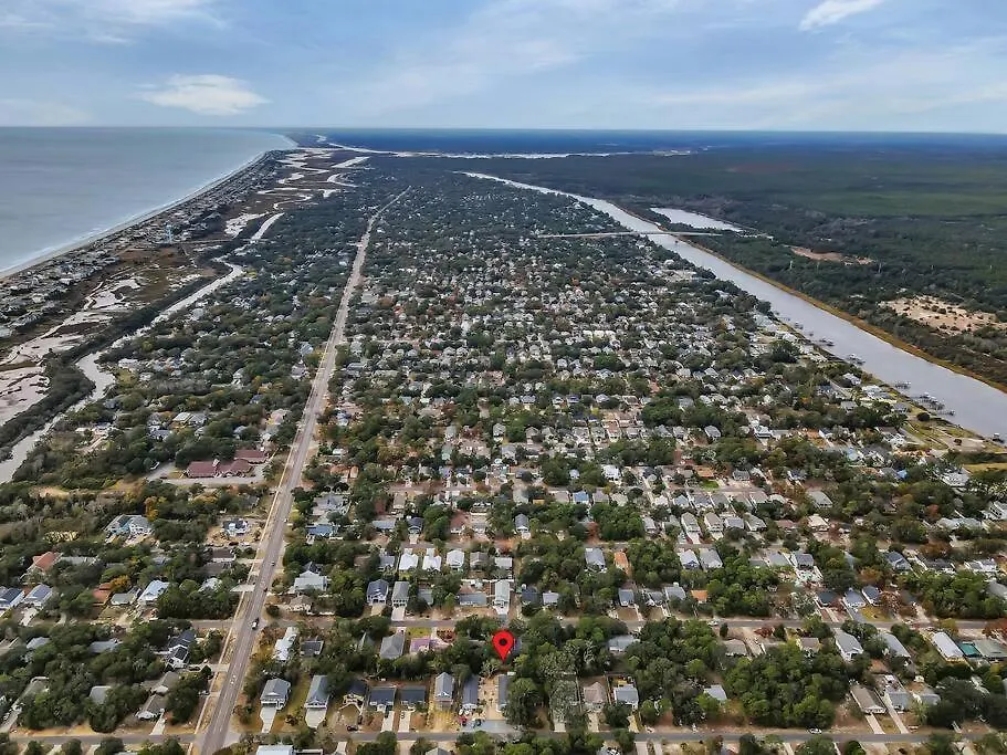 Holiday home Coastal 3bd One Block From Scenic Walkway *