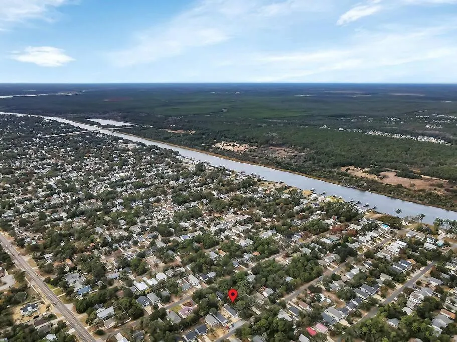 Holiday home Coastal 3bd One Block From Scenic Walkway *