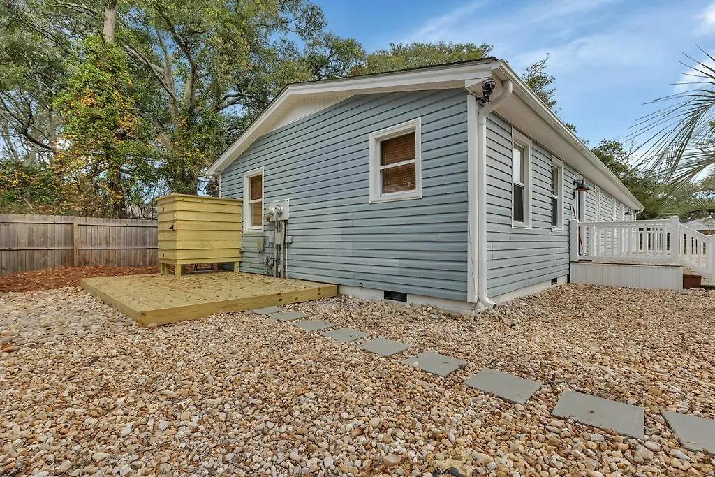 Coastal 3bd One Block From Scenic Walkway * Oak Island
