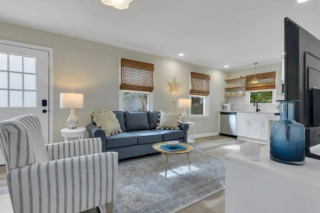 Coastal 3bd One Block From Scenic Walkway Holiday home *