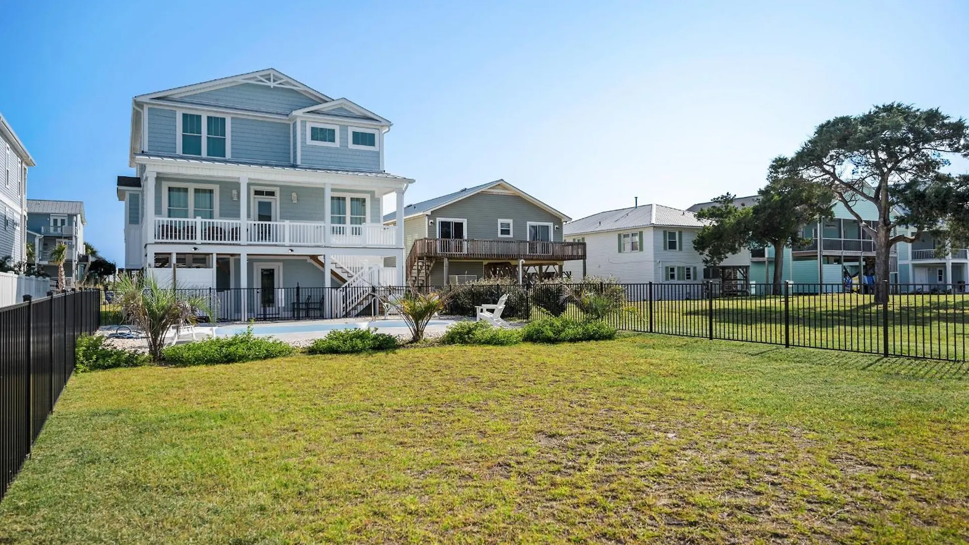 Long Call By Holiday home Oak Island
