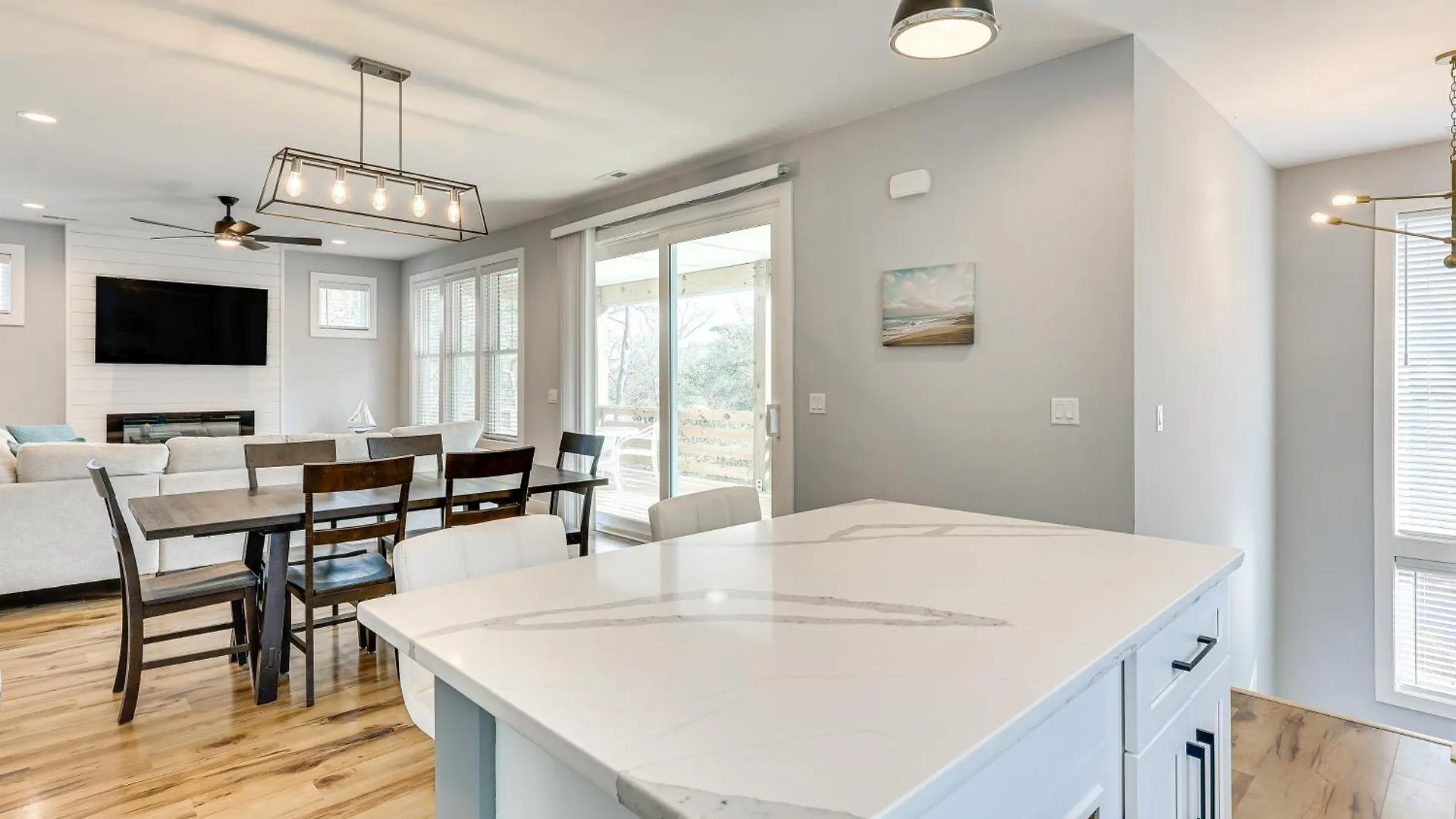 Coastal With Covered Deck! * Oak Island