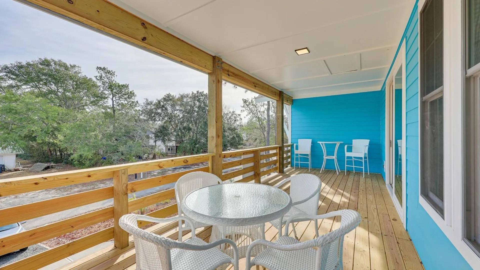 Holiday home Coastal With Covered Deck!