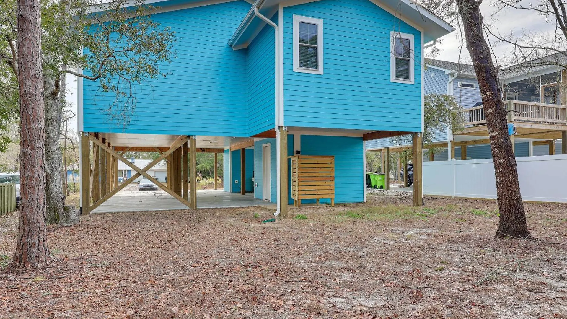 Holiday home Coastal With Covered Deck!