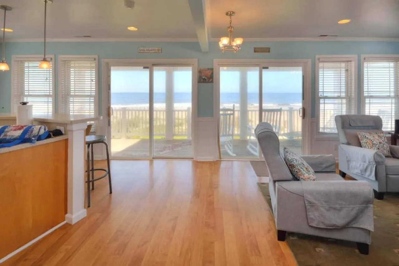 10 Sandy Toes Oak Island
