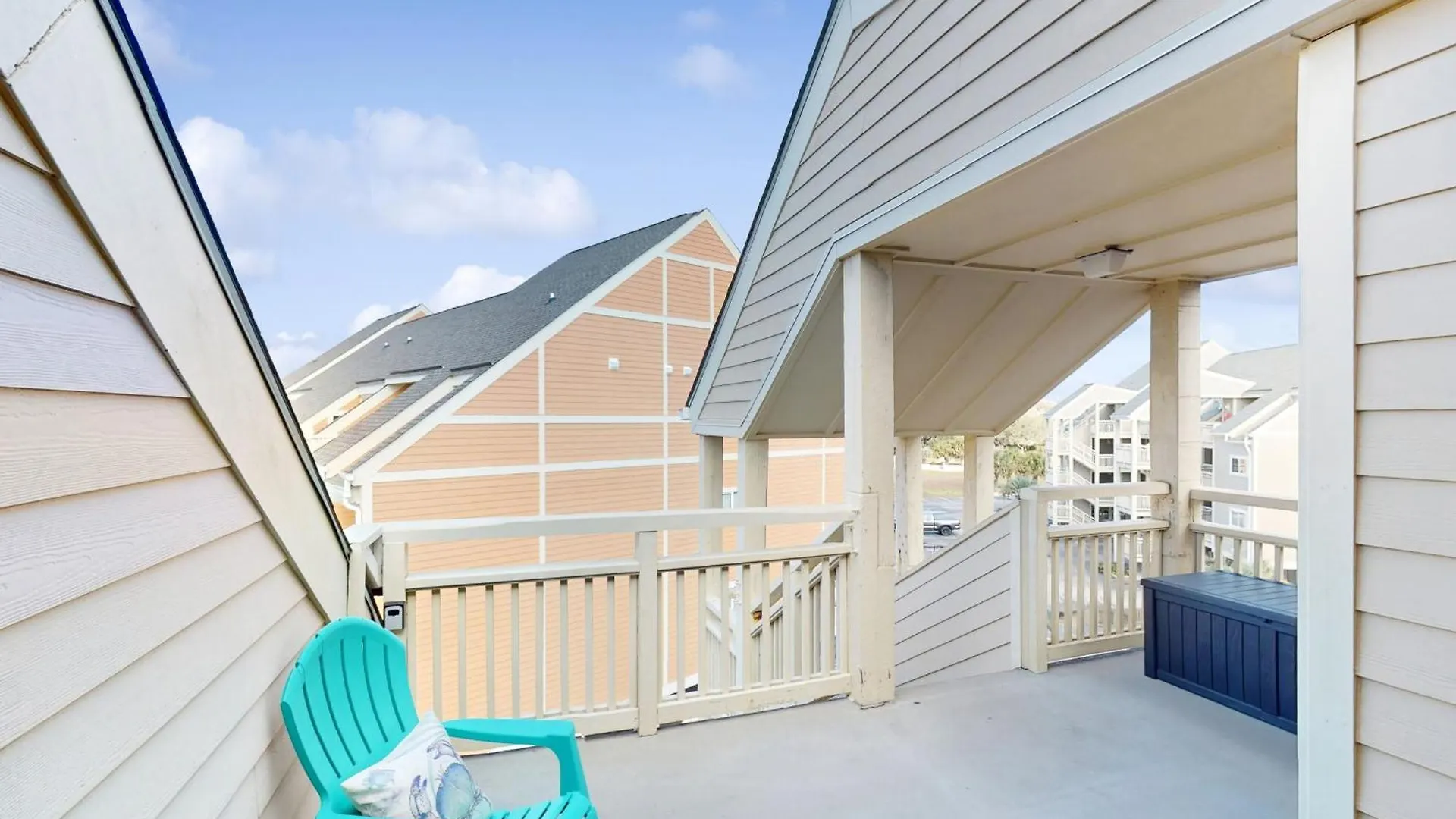Pelicans Penthouse Apartment